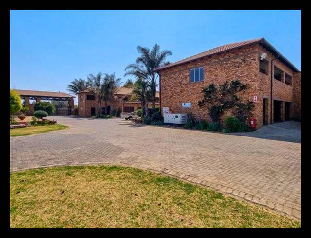 2 BEDROOM TOWNHOUSE FOR SALE IN NORTON PARK